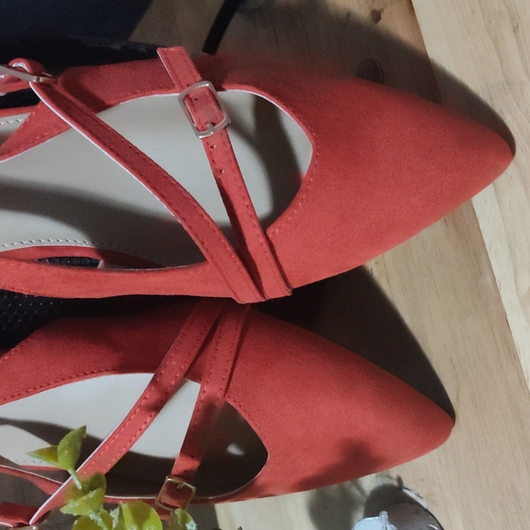 Shoes - Picture 2 of 7